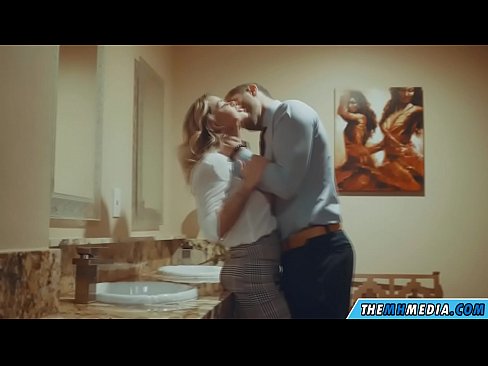 ❤️ Kiam belplena blondulo delogas vin en publika necesejo ️❌ Porno ĉe eo.camporner.top ❌️❤
